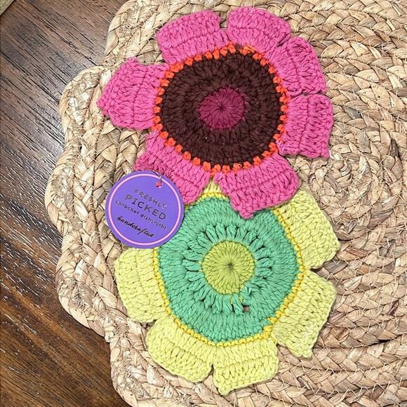 Anthropologie Fresh Picked Crochet Dishcloths Set/2 Flower Coasters Dish Cloths - Picture 3 of 6